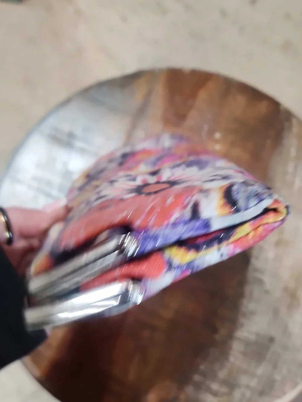 Hobo Magnetic Floral Print Clutch Fold Wallet Purple Multicolor Leather